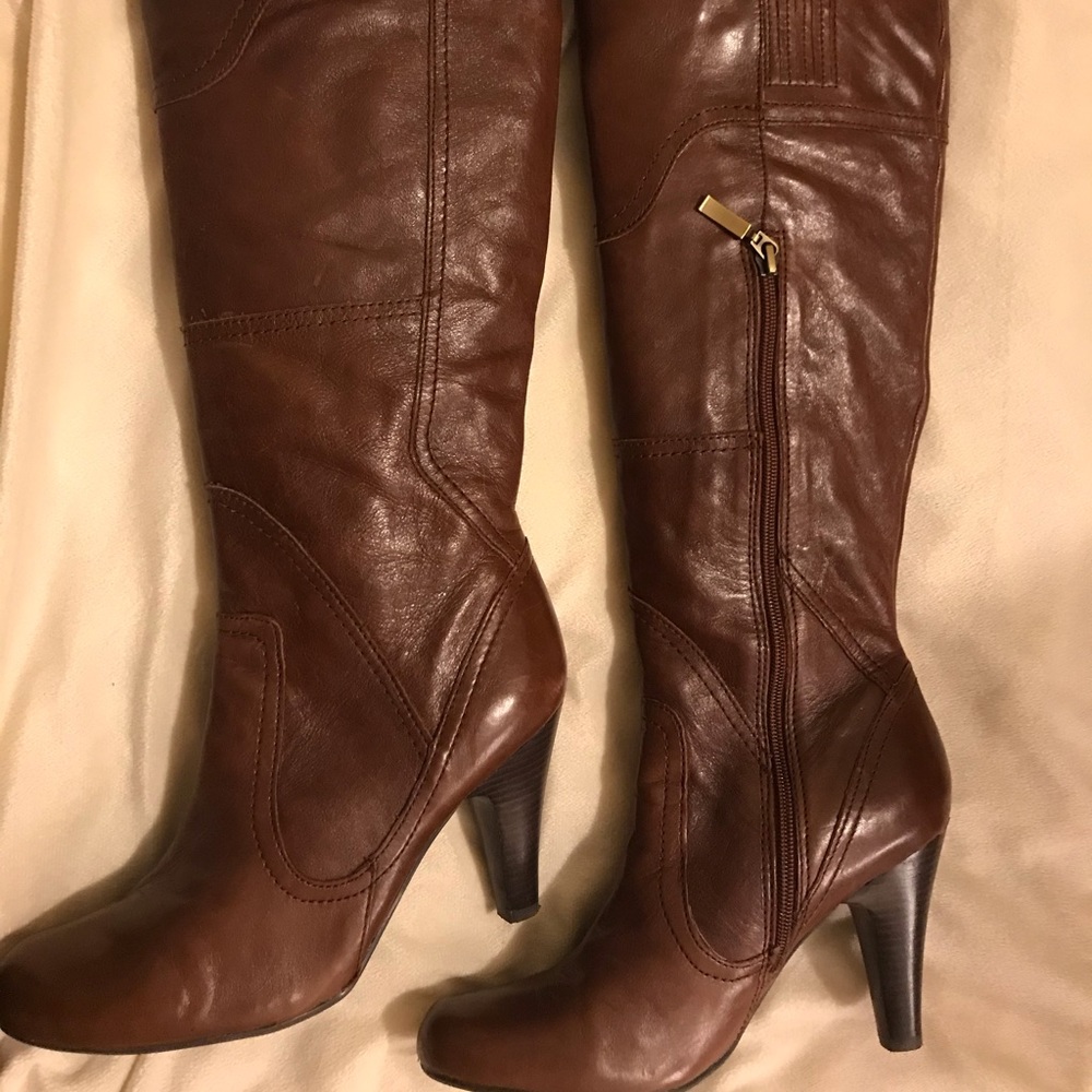 Beautiful Guess Pozina Boots in Cognac Brown.
